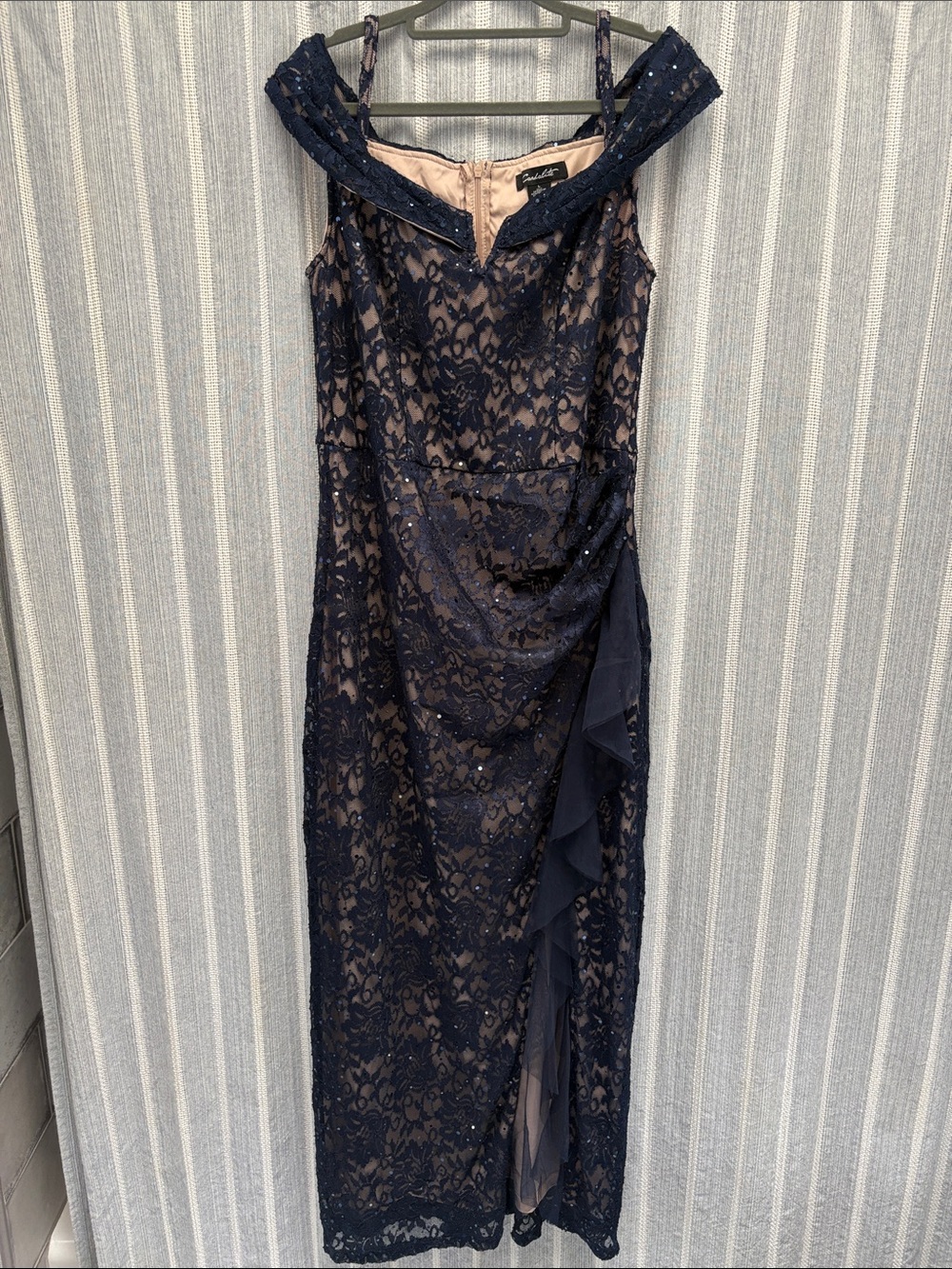 Elegant Navy Lace Off-Shoulder Evening Dress by